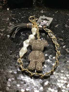 eye candy Gold Glitter Bear & Pearl Tassel Keychain
